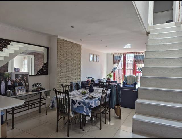 3 BEDROOM TOWNHOUSE FOR SALE IN THE HILL